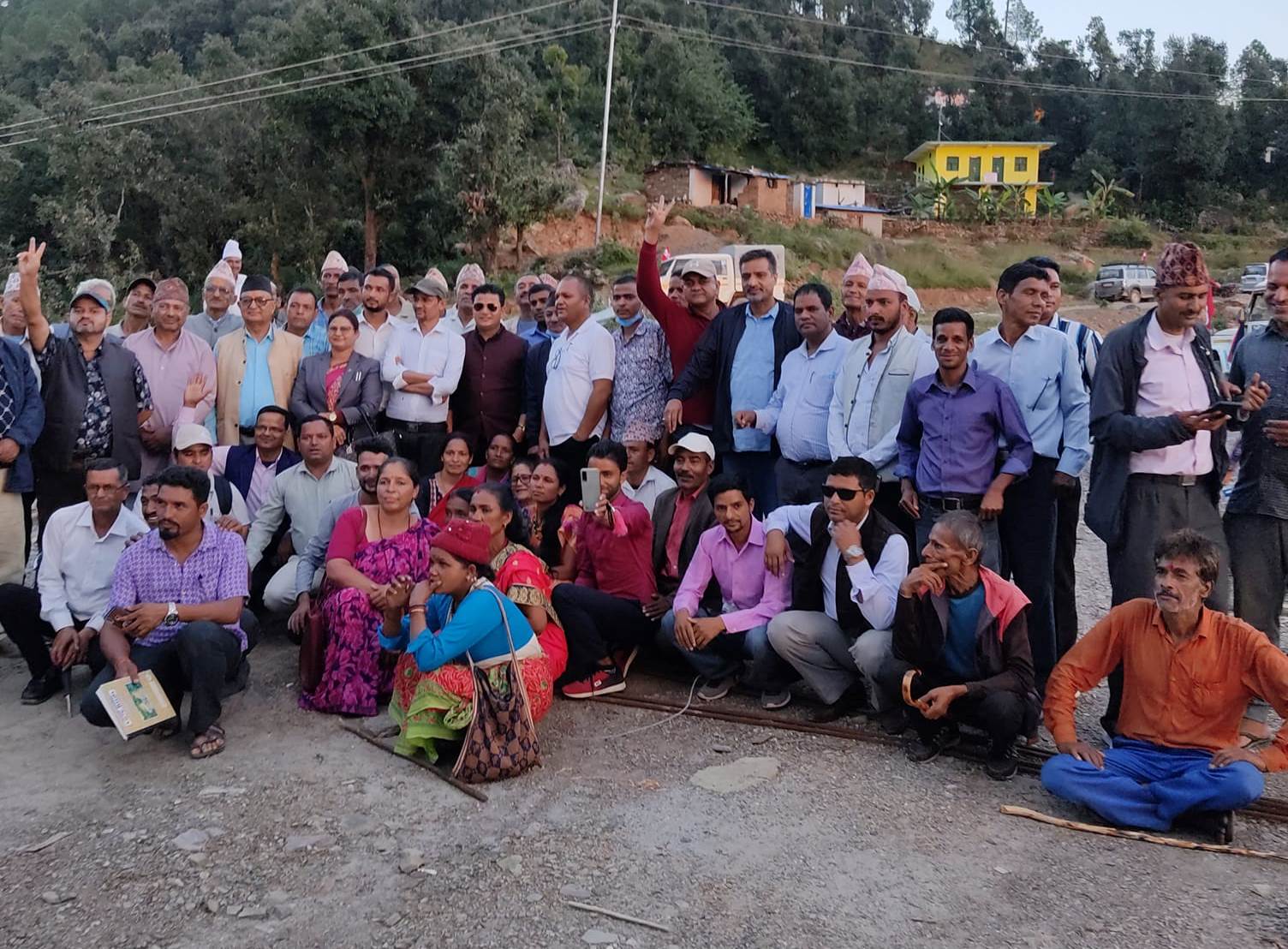 बैतडीको पञ्चेश्वरमा कांग्रेसको कार्यकर्ता भेला, सहमतिमै सभापतिको उम्मेद्वार छान्ने संस्थापन पक्षको दाबी